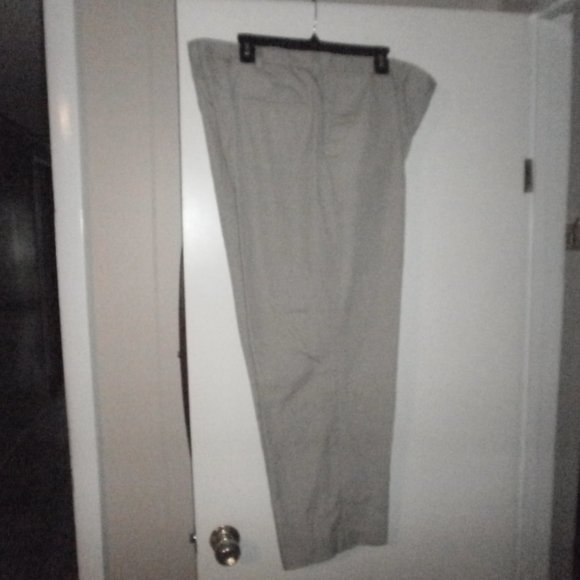 Men's Khaki pants by Hagger Black Label 42" X 30" - Picture 2 of 3